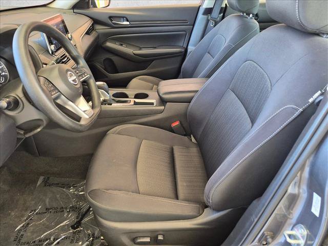 Used 2025 Nissan Altima 2.5 SV FWD image 21