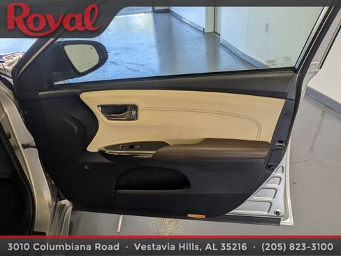 Used 2015 Toyota Avalon Limited image 8