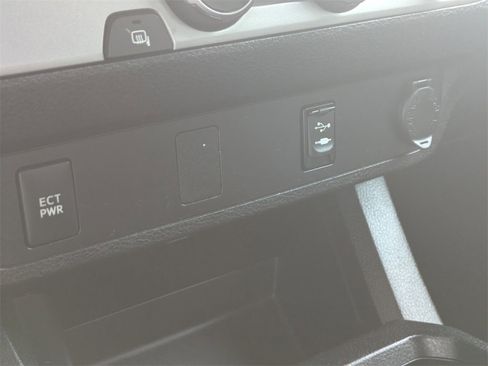 Used 2017 Toyota Tacoma SR image 20