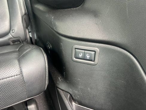 Used 2024 Jeep Wagoneer L Series II w/ Flexible Seating Group AWD/4WD image 8