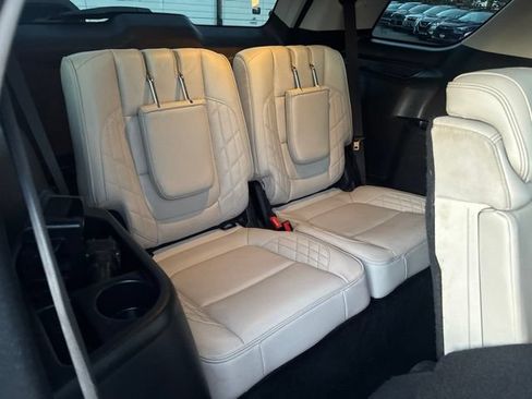 Used 2016 Ford Explorer Platinum AWD/4WD image 18