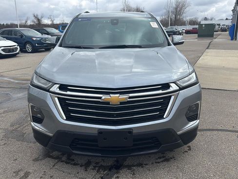 Used 2023 Chevrolet Traverse LT w/ Rear Camera Mirror Package image 10