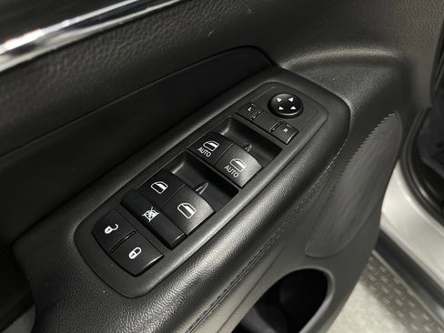 Used 2020 Jeep Grand Cherokee Limited w/ Premium Lighting Group AWD/4WD image 16