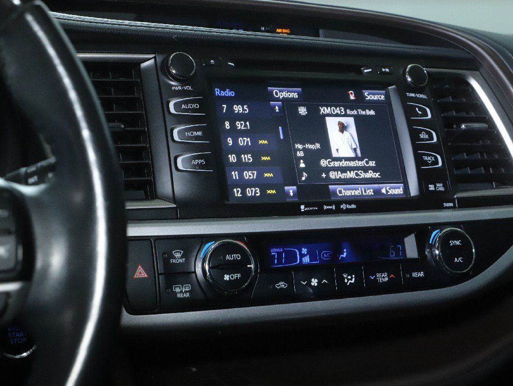 Used 2019 Toyota Highlander XLE FWD image 26