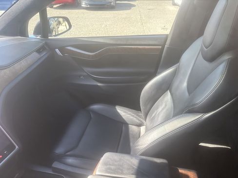Used 2018 Tesla Model X 75D image 16
