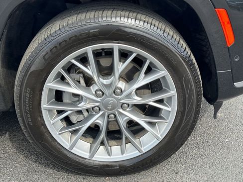 Used 2022 Jeep Grand Cherokee L Summit AWD/4WD image 9
