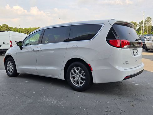 New 2027 Chrysler Pacifica LX FWD image 5