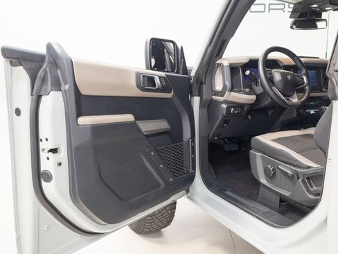 Used 2022 Ford Bronco Wildtrak image 9