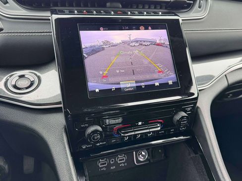 Used 2023 Jeep Grand Cherokee Laredo image 28