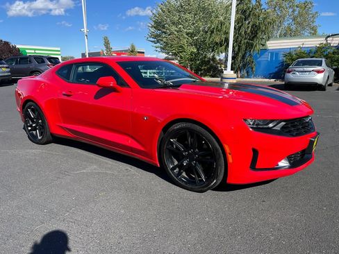 Used 2019 Chevrolet Camaro LT RWD image 7