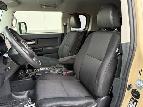 Used 2014 Toyota FJ Cruiser 4WD w/ Convenience Package image 27