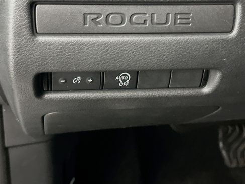 Used 2023 Nissan Rogue S image 17