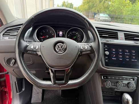 Used 2018 Volkswagen Tiguan SE AWD/4WD image 11