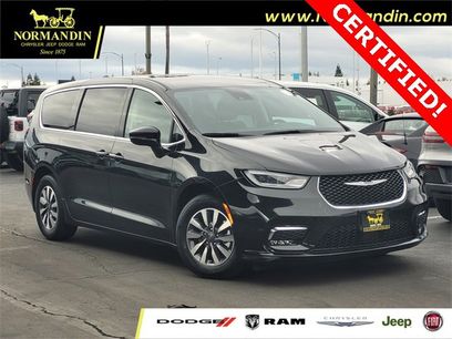 Certified 2024 Chrysler Pacifica Select