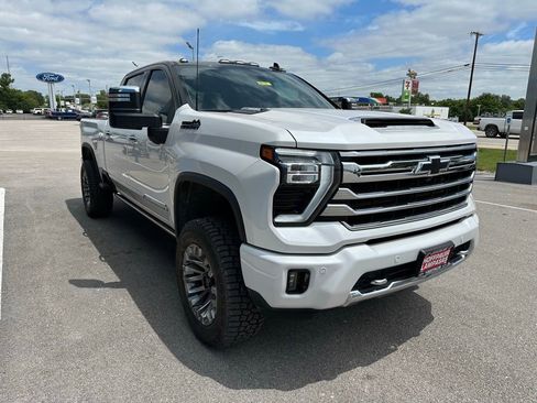 Used 2024 Chevrolet Silverado 2500 High Country w/ High Country Premium Package AWD/4WD image 4