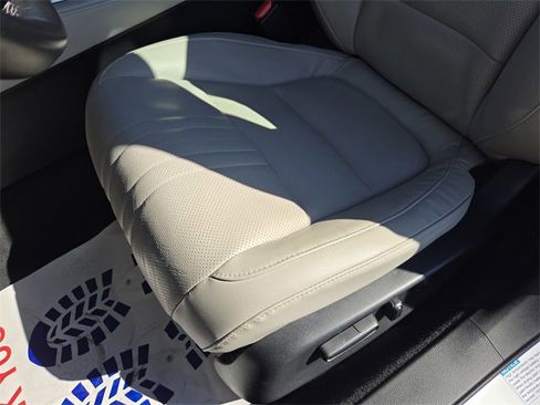 Used 2018 Honda Accord Touring image 11