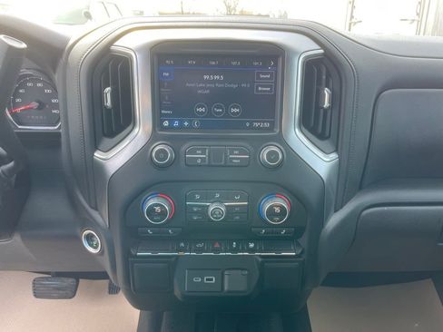 Used 2022 Chevrolet Silverado 1500 LT image 16