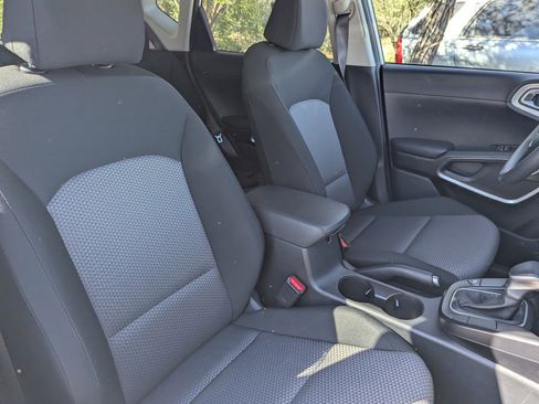 Certified 2025 Kia Soul LX image 8