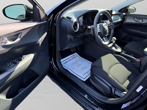 Used 2021 Kia Forte LXS FWD image 15