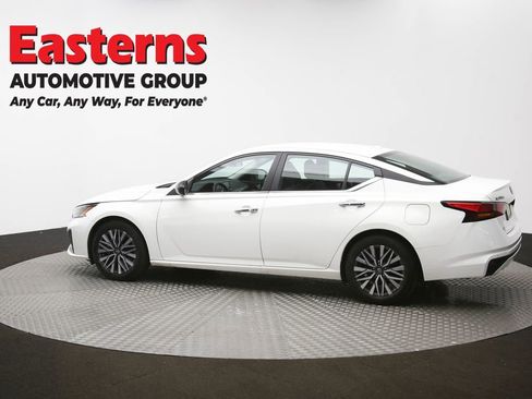 Used 2025 Nissan Altima 2.5 SV FWD image 61