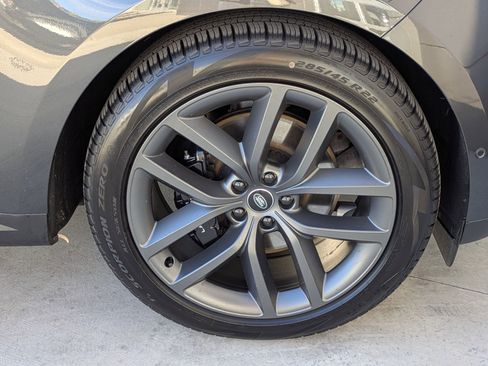 Used 2025 Land Rover Range Rover Sport SE image 32