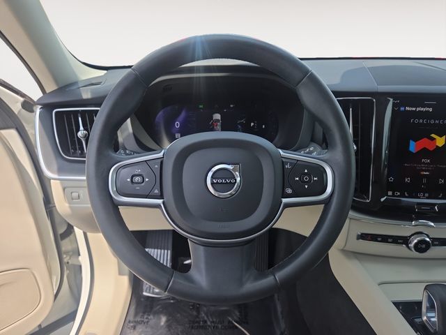 Used 2022 Volvo XC60 B5 Momentum AWD/4WD image 12