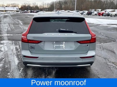 Used 2025 Volvo V60 B5 Cross Country Plus image 4