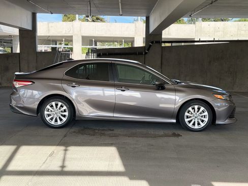 Used 2020 Toyota Camry LE FWD image 4