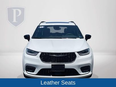 Used 2025 Chrysler Pacifica Limited