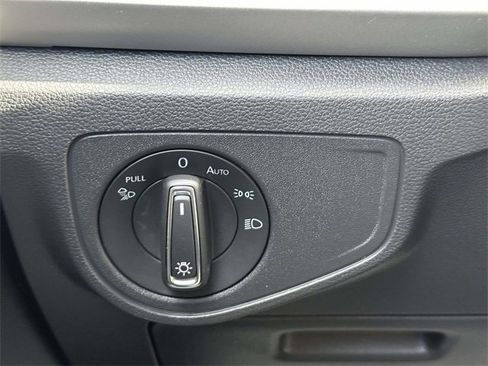 Certified 2021 Volkswagen Atlas Cross Sport SE image 23