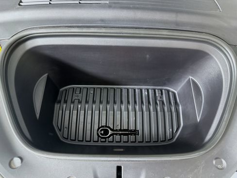 Used 2020 Tesla Model Y Long Range image 31