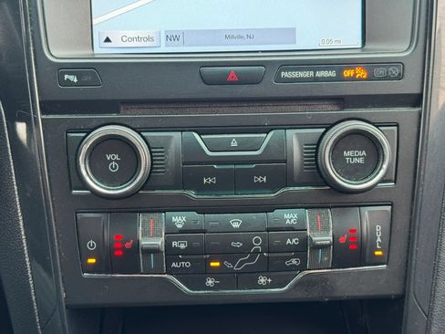 Used 2017 Ford Explorer XLT w/ Equipment Group 202A FWD image 34