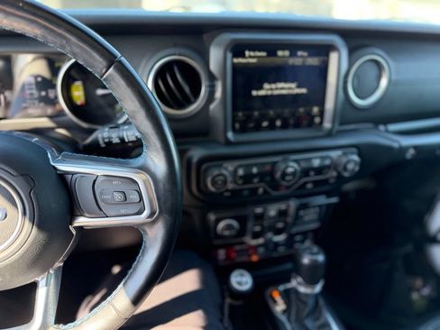 Used 2021 Jeep Wrangler Unlimited Rubicon 4xe w/ Cold Weather Group AWD/4WD image 8