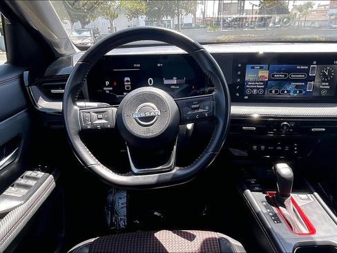 Used 2025 Nissan Kicks SR FWD image 5