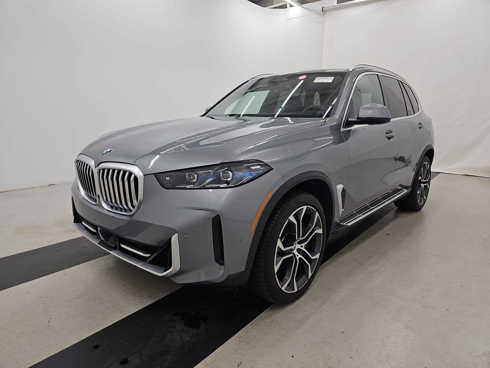 Used 2024 BMW X5 xDrive40i w/ Premium Package AWD/4WD image 2