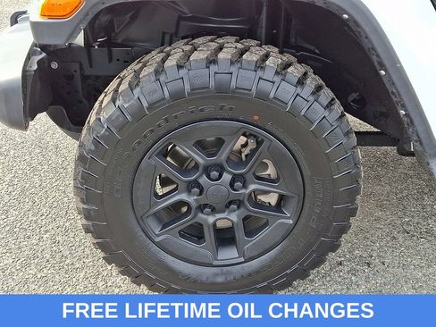 Used 2022 Jeep Gladiator Sport AWD/4WD image 29