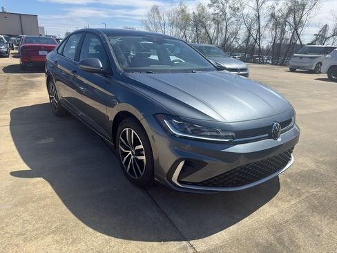 New 2026 Volkswagen Jetta SE FWD image 3