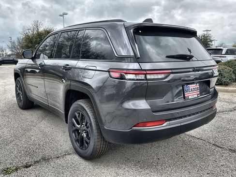 New 2026 Jeep Grand Cherokee Altitude RWD image 4