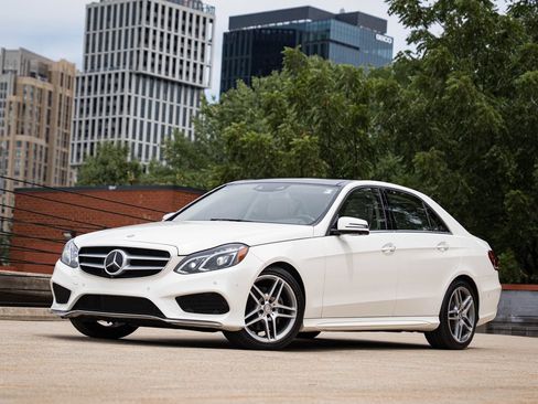 Used 2015 Mercedes-Benz E 350 4MATIC Sedan image 1