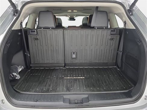 Certified 2024 Toyota Highlander XLE image 35