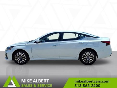 Used 2023 Nissan Altima 2.5 SV FWD image 4
