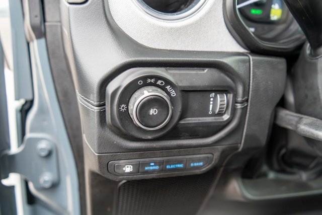 Used 2024 Jeep Wrangler Unlimited Sahara w/ Technology Group AWD/4WD image 17