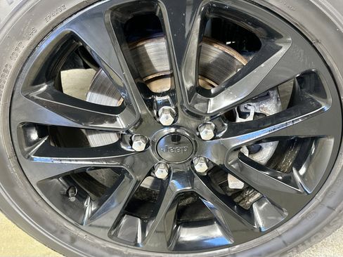 Used 2022 Jeep Grand Cherokee Laredo X image 31