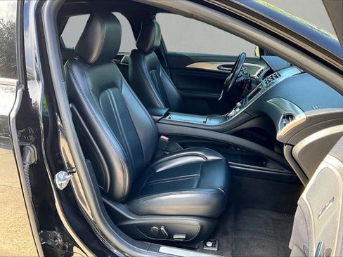 Used 2020 Lincoln MKZ FWD image 9