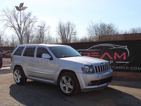 Used 2006 Jeep Grand Cherokee SRT8 w/ SRT Option Group I AWD/4WD image 4