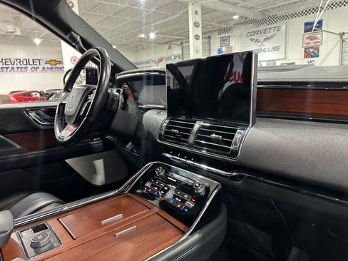 Used 2022 Lincoln Navigator Reserve image 14