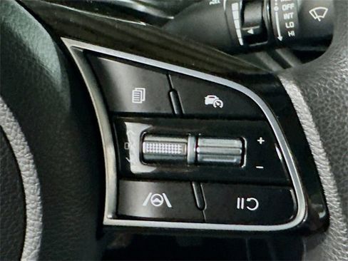 Used 2023 Kia Forte LXS w/ LXS Technology Package image 17