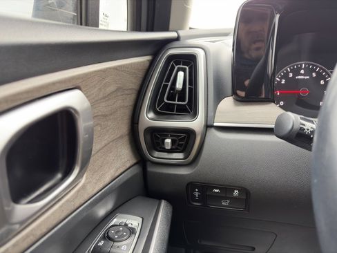 Used 2023 Kia Sorento EX w/ Panoramic Sunroof Package image 20