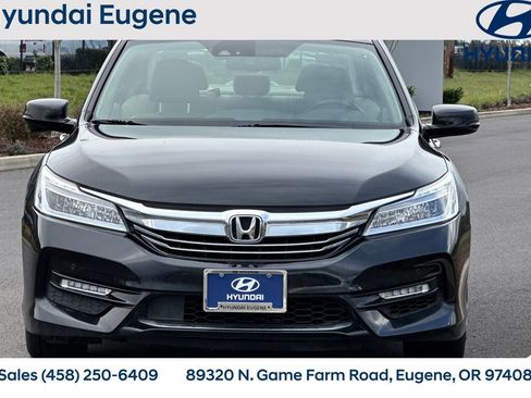 Used 2017 Honda Accord Touring image 10