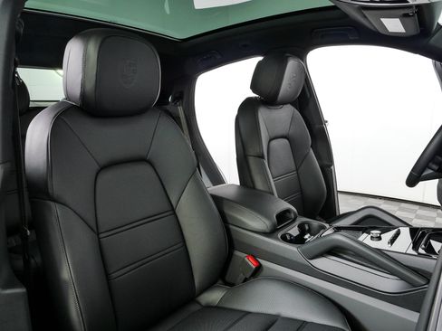 New 2026 Porsche Cayenne Coupe AWD/4WD image 25